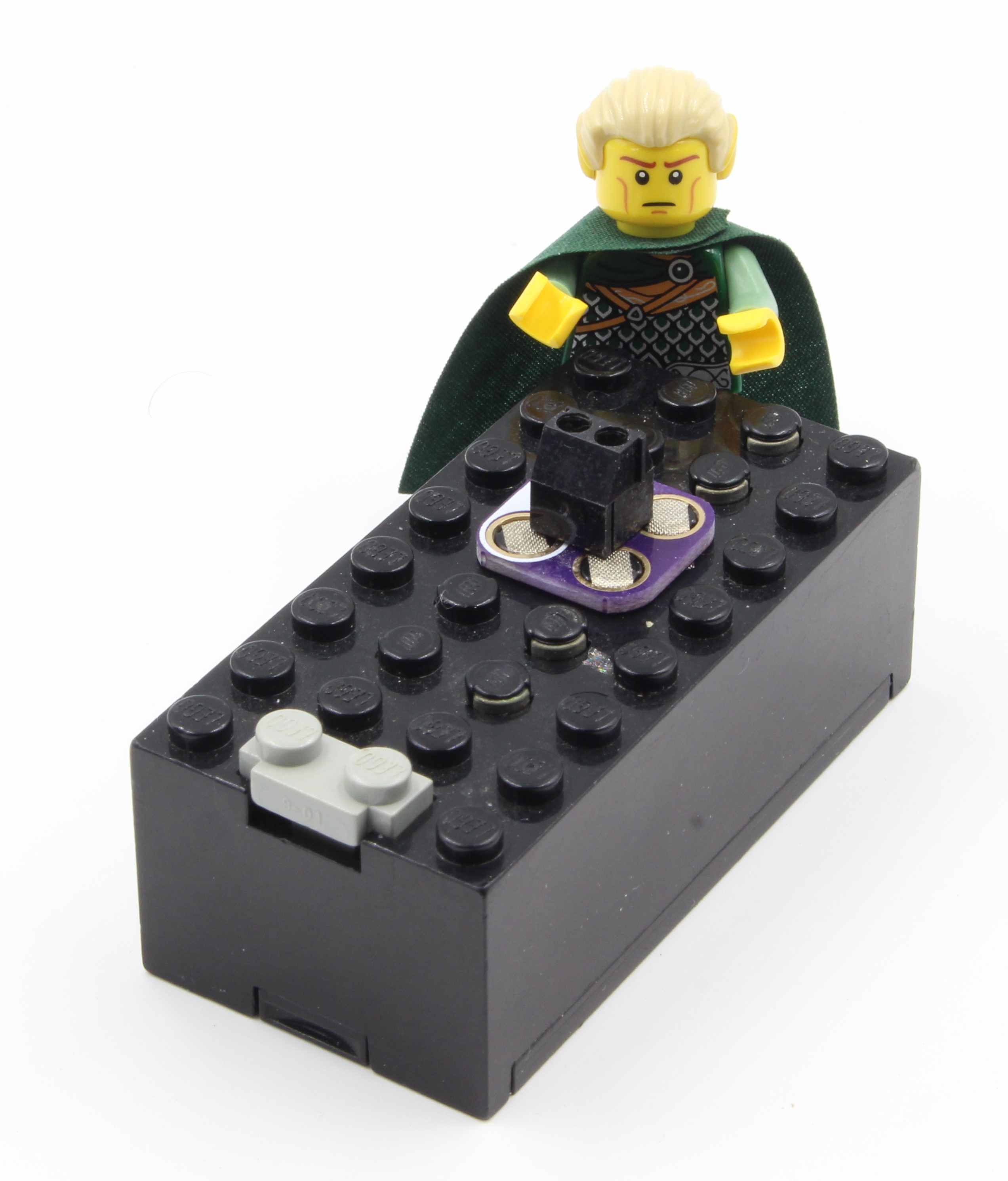 Crazy Circuits terminal connection on a LEGO 9v battery box Crazy Circuits terminal connection on a LEGO 9V battery box